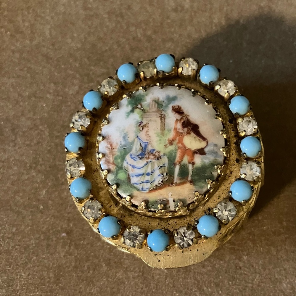 Vintage Antique Italy Courting Couple Scene Gold Pill Box